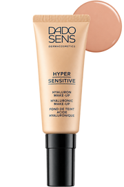 Dado Sens Hyaluron Make-Up Beige tube met foundation swipe op witte achtergrond